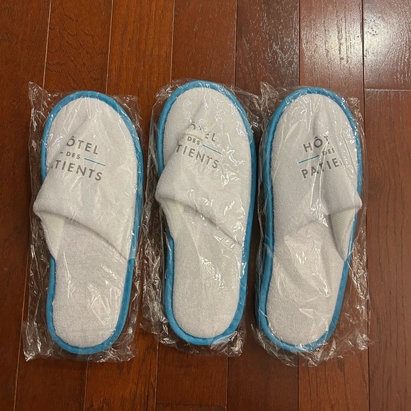 4 pairs new hotel spa Disposable Slippers Closed Toe
White Non-Slip Travel - Picture 2 of 8